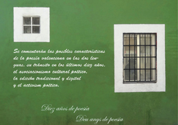 façana verda amb finestres